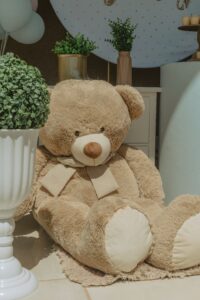 Cozy teddy bear decor at a baby shower in São Paulo, Brazil.
